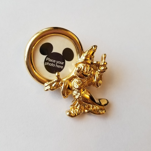 ❗Vintage 2000s Disney Mickey Mouse Gold Picture Holder Pin❗ - Picture 1 of 3